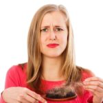 چرا زنان دچار ریزش مو می شوند؟ درمان قطعی ریزش مو چیست؟